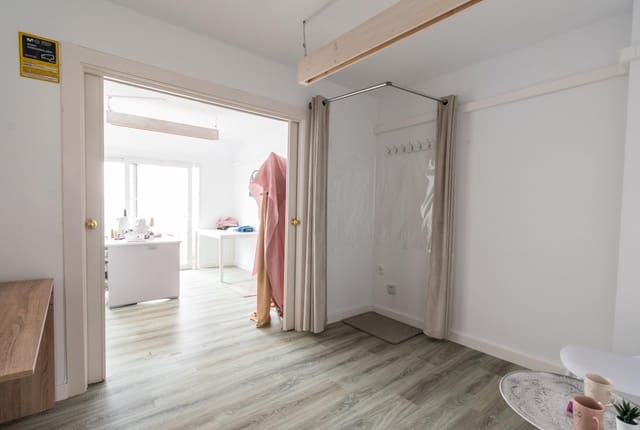 1 camera da letto Commerciale in vendita in Torrevieja con garage - 240.000 € (Rif: 9462209)