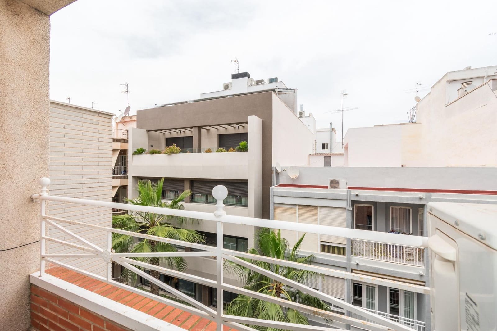 1 camera da letto Commerciale in vendita in Torrevieja con garage - 240.000 € (Rif: 9462209)