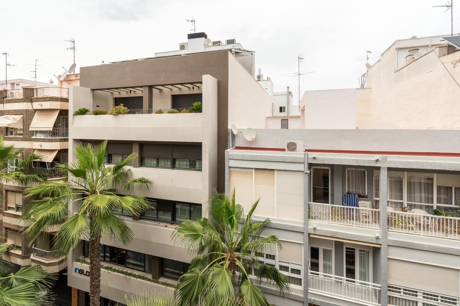 1 camera da letto Commerciale in vendita in Torrevieja con garage - 240.000 € (Rif: 9462209)