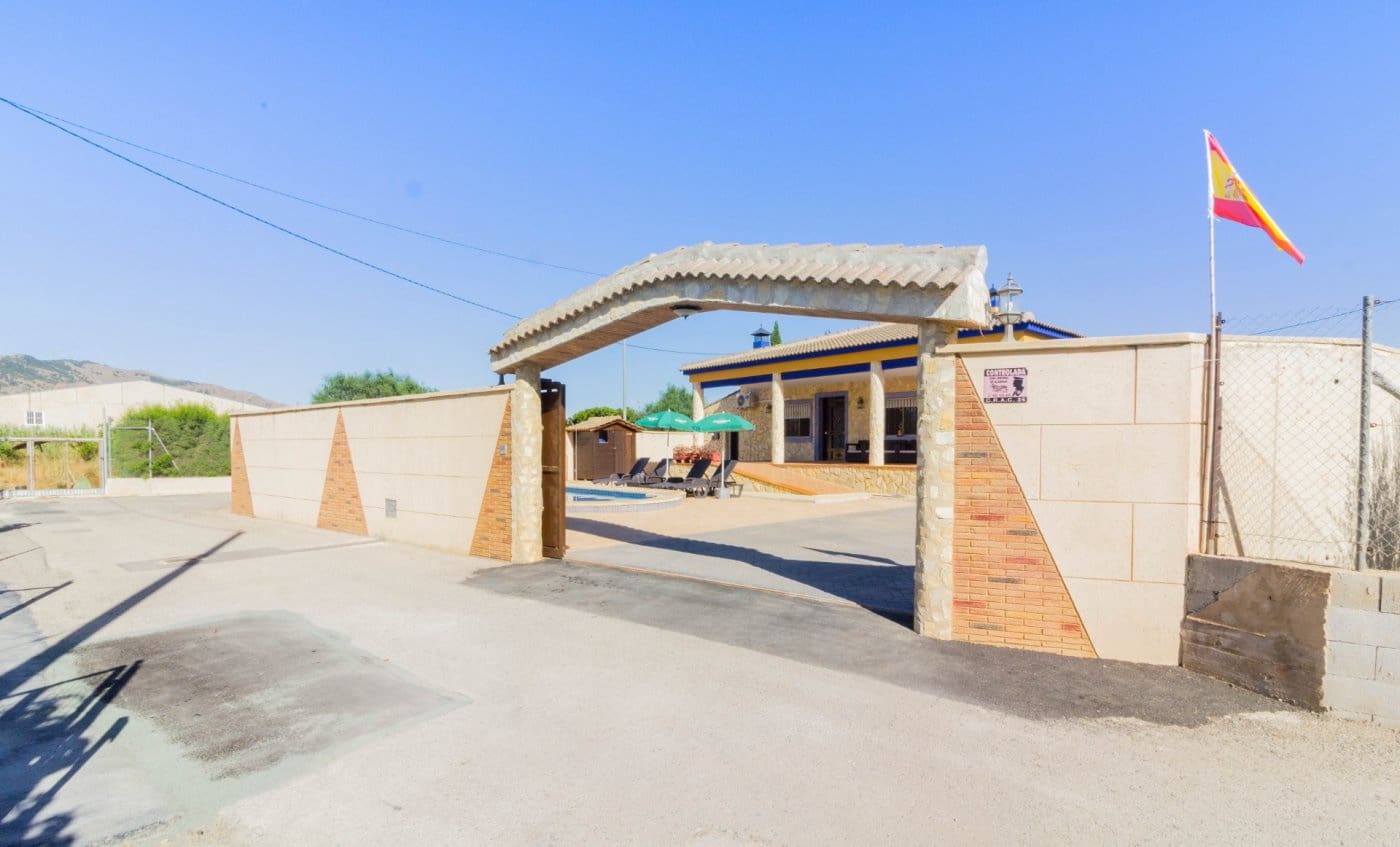 4 sovrum Villa till salu i Redovan med pool garage - 399 000 € (Ref: 9462218)