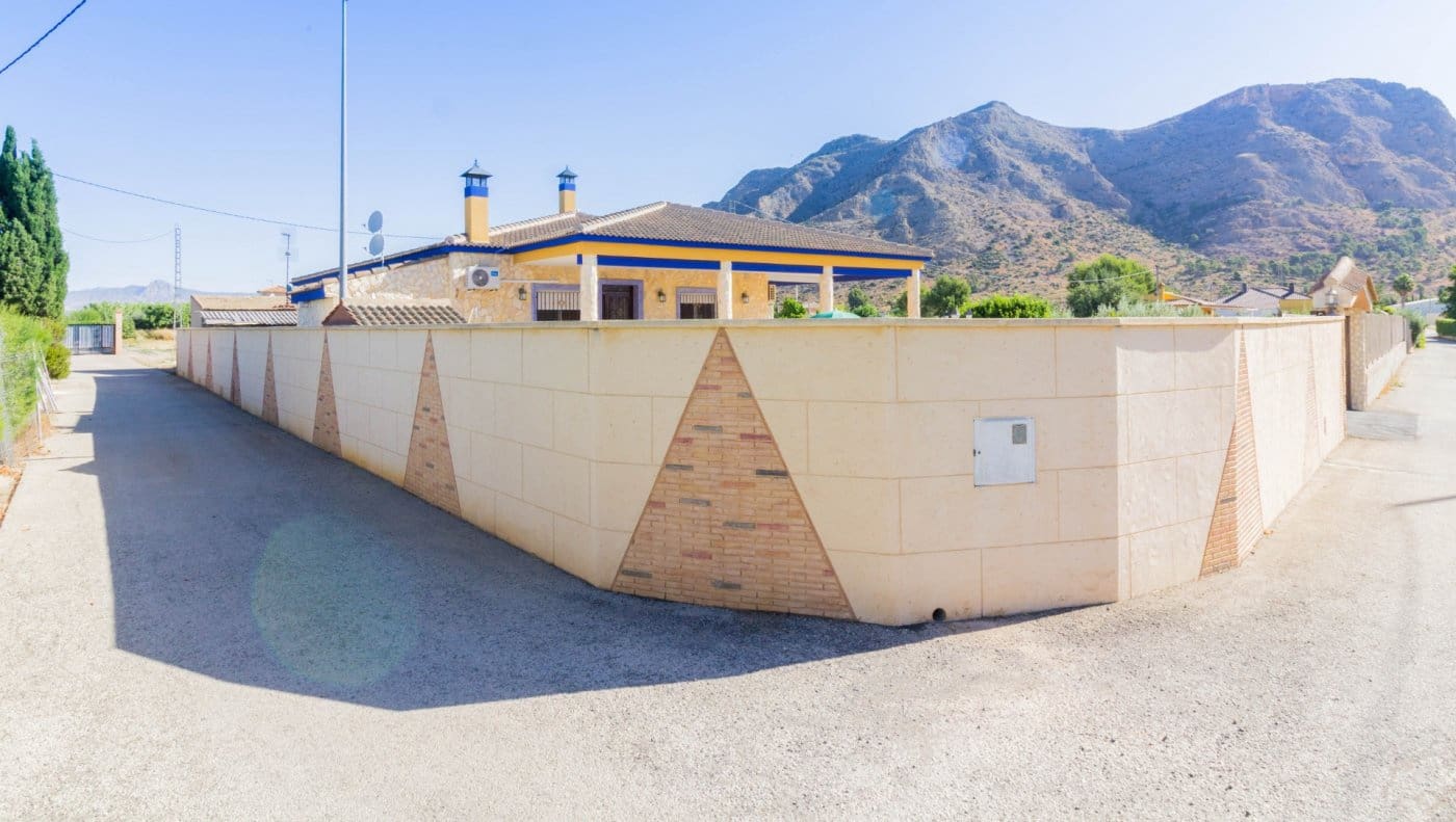 4 sovrum Villa till salu i Redovan med pool garage - 399 000 € (Ref: 9462218)