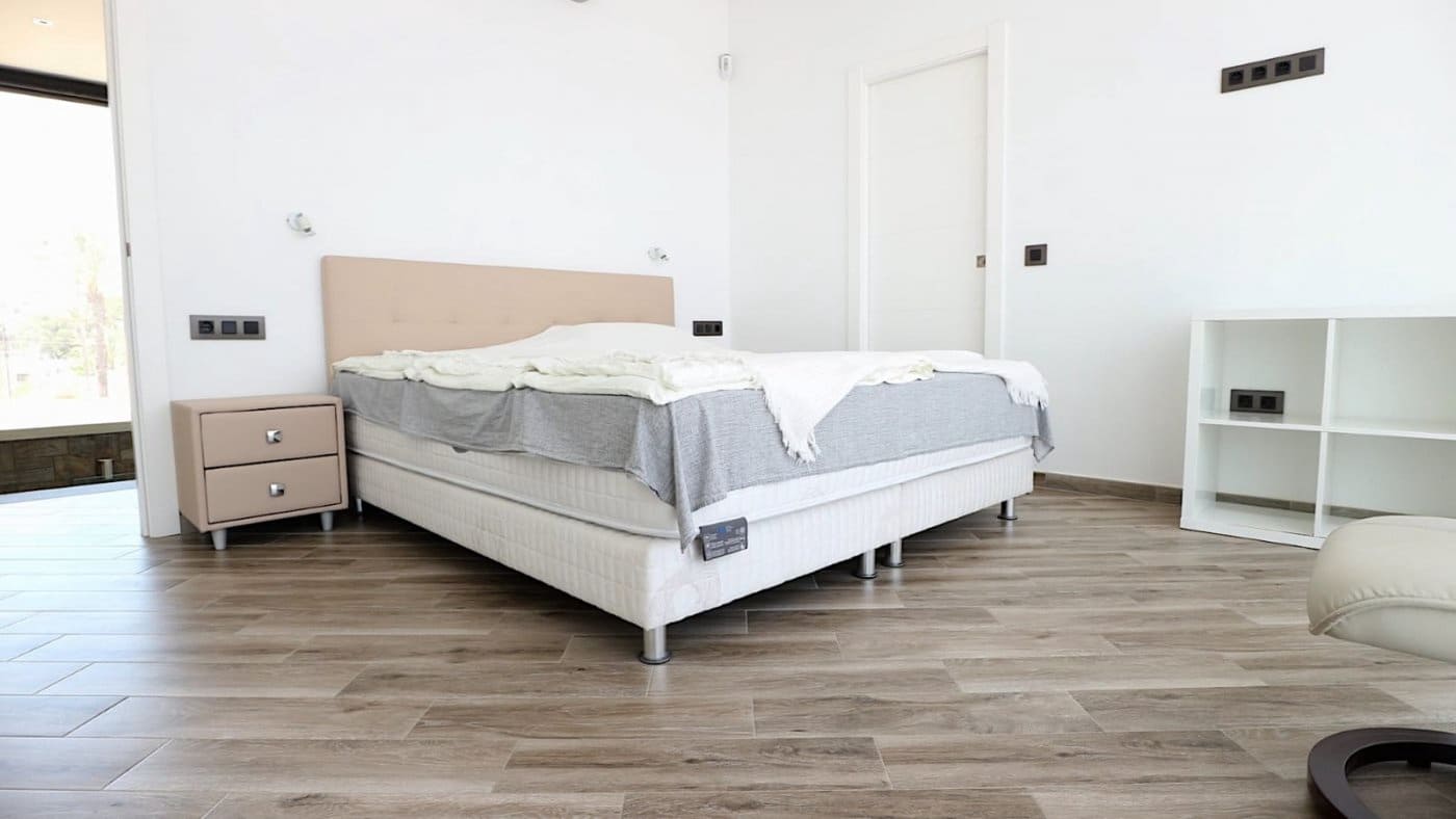 3 soveværelse Villa til salg i Torrevieja med swimmingpool garage - € 690.000 (Ref: 9462221)