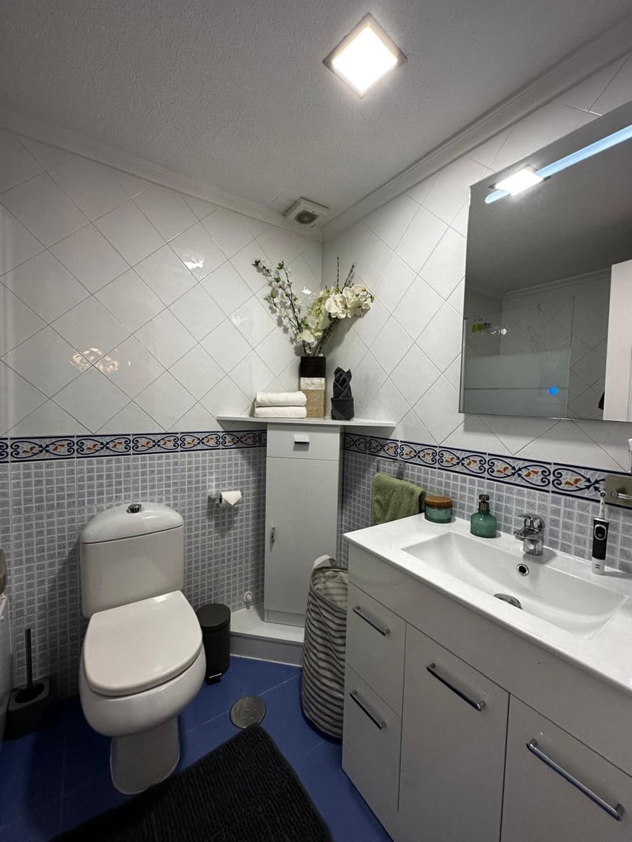 2 bedroom Flat for sale in Torrevieja with pool - € 155,000 (Ref: 9462227)