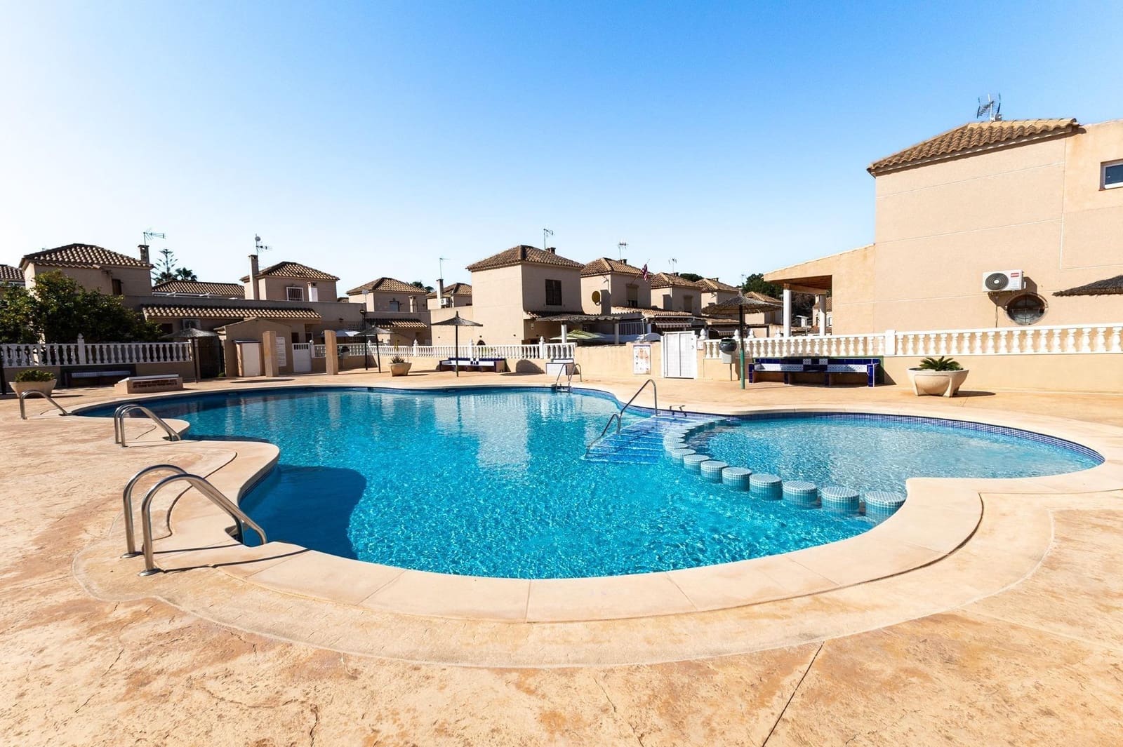 3 bedroom Terraced Villa for sale in La Siesta with pool - € 198,000 (Ref: 9462239)