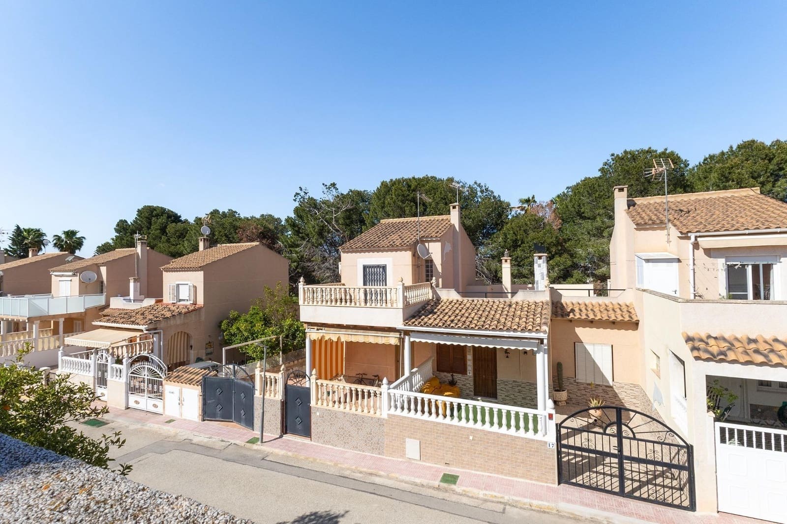 3 bedroom Terraced Villa for sale in La Siesta with pool - € 198,000 (Ref: 9462239)