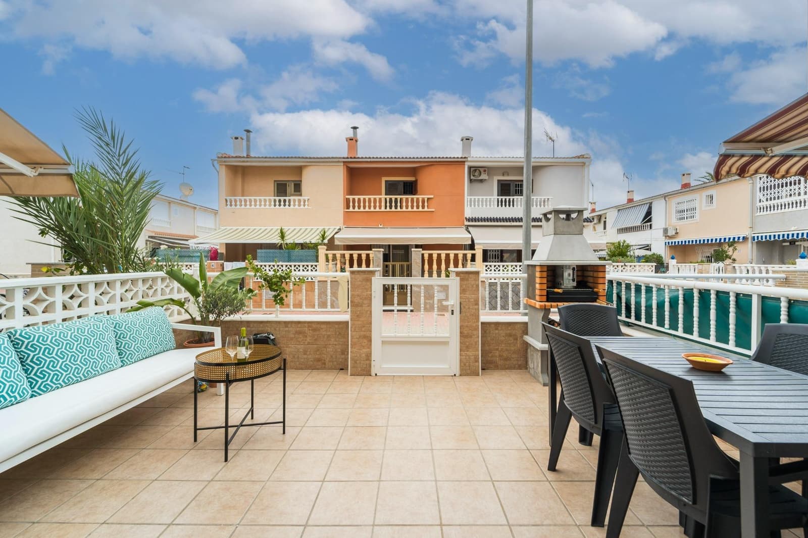 4 bedroom Apartment for sale in Torrevieja - € 215,500 (Ref: 9462244)
