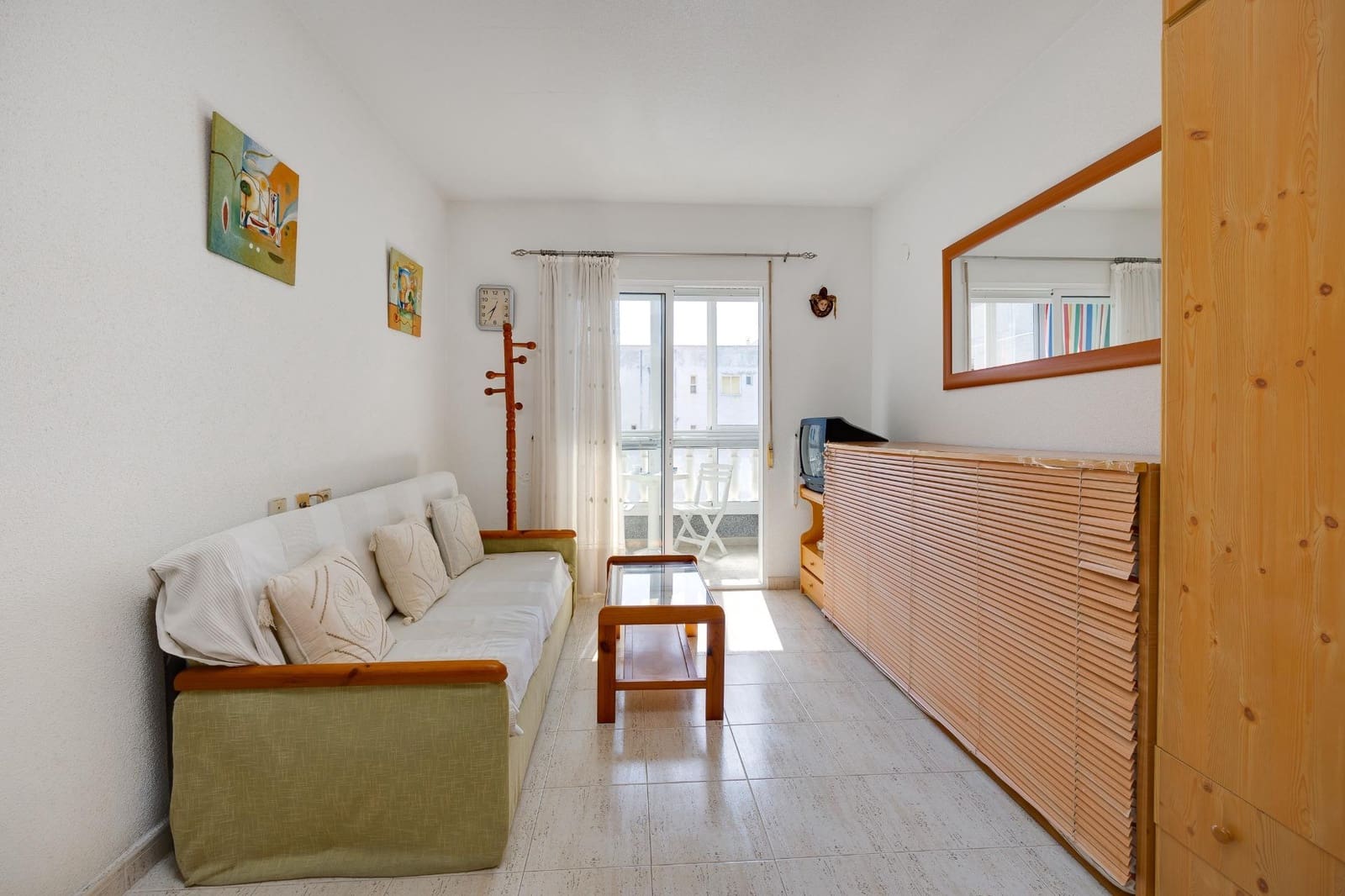 Yksiö myytävänä paikassa Torrevieja mukana uima-altaan - 84 900 € (Ref: 9462246)