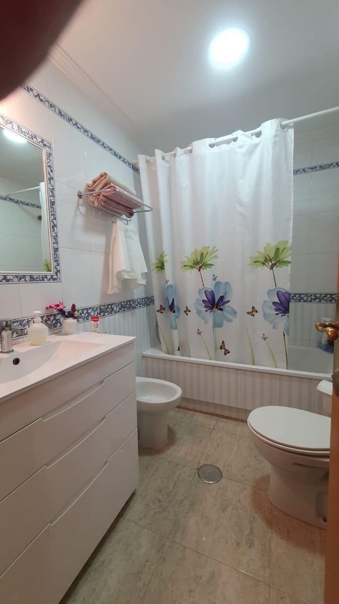 3 bedroom Flat for sale in Torrevieja - € 150,000 (Ref: 9462256)