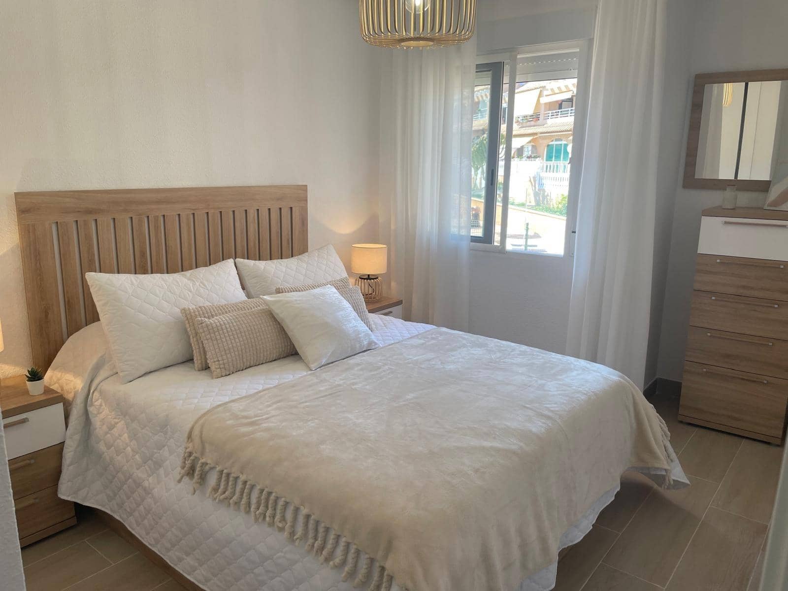 2 makuuhuone Bungalow myytävänä paikassa Torrevieja - 359 900 € (Ref: 9462265)