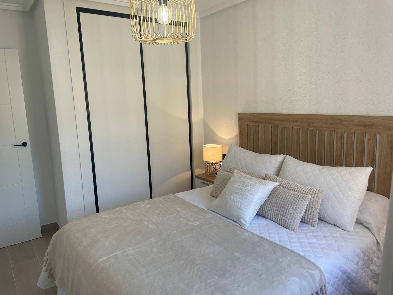 2 makuuhuone Bungalow myytävänä paikassa Torrevieja - 359 900 € (Ref: 9462265)