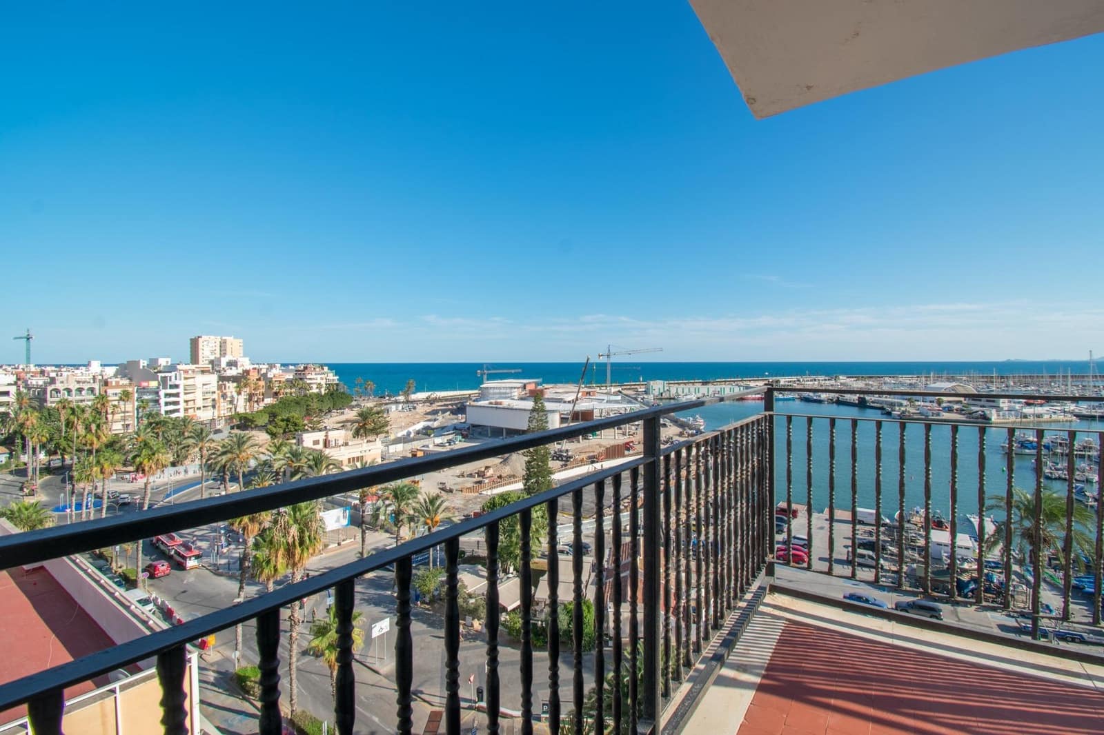 4 bedroom Apartment for sale in Torrevieja - € 450,000 (Ref: 9462274)