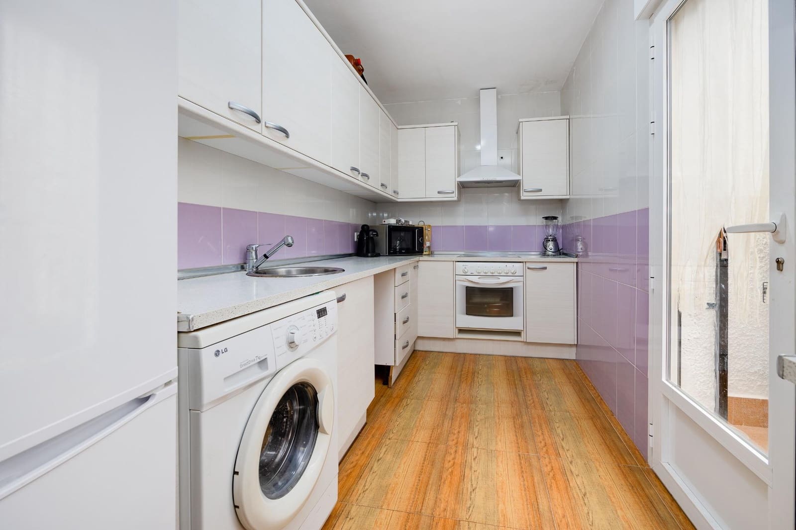 3 makuuhuone Huvila myytävänä paikassa Los Balcones mukana 
autotalli - 378 000 € (Ref: 9462282)