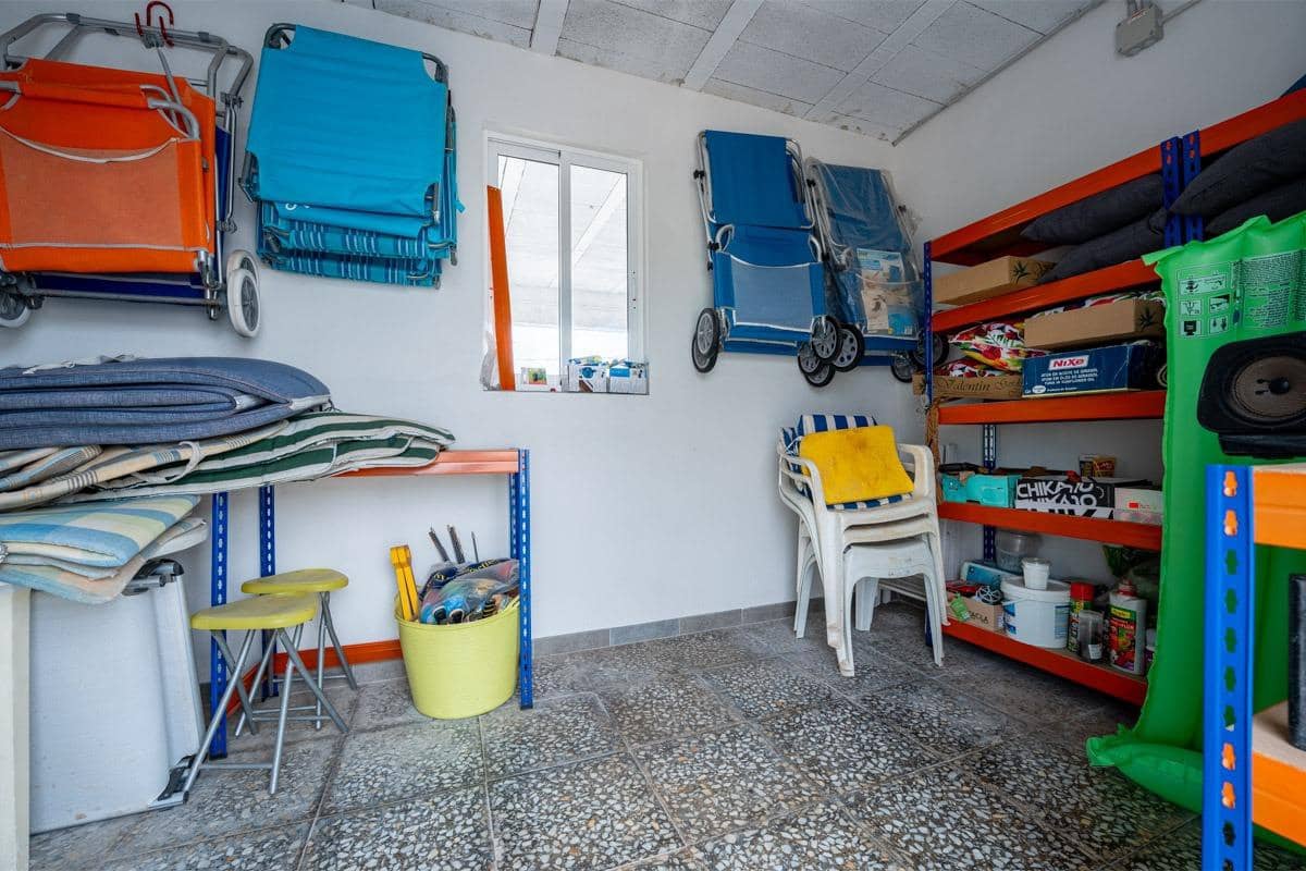 3 makuuhuone Huvila myytävänä paikassa Torrevieja mukana 
autotalli - 399 000 € (Ref: 9462283)