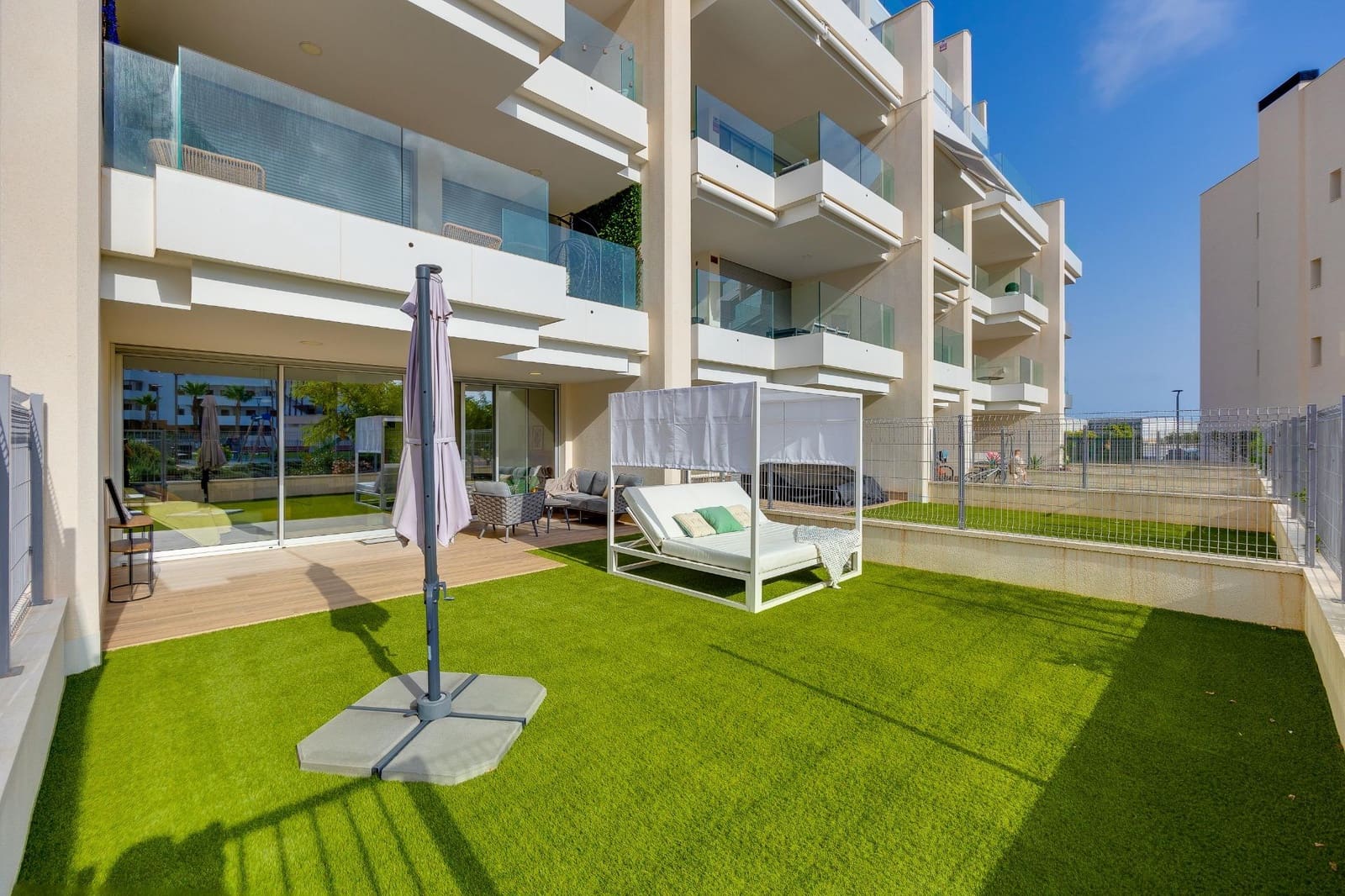 2 bedroom Apartment for sale in Orihuela Costa with pool - € 320,000 (Ref: 9462290)