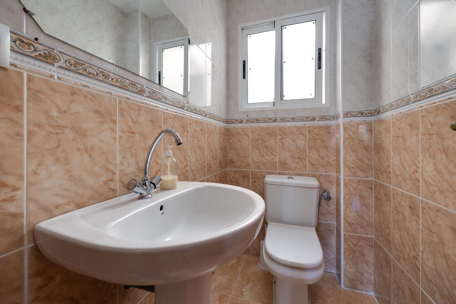 2 soveværelse Villa til salg i Torrevieja med swimmingpool - € 162.000 (Ref: 9462293)