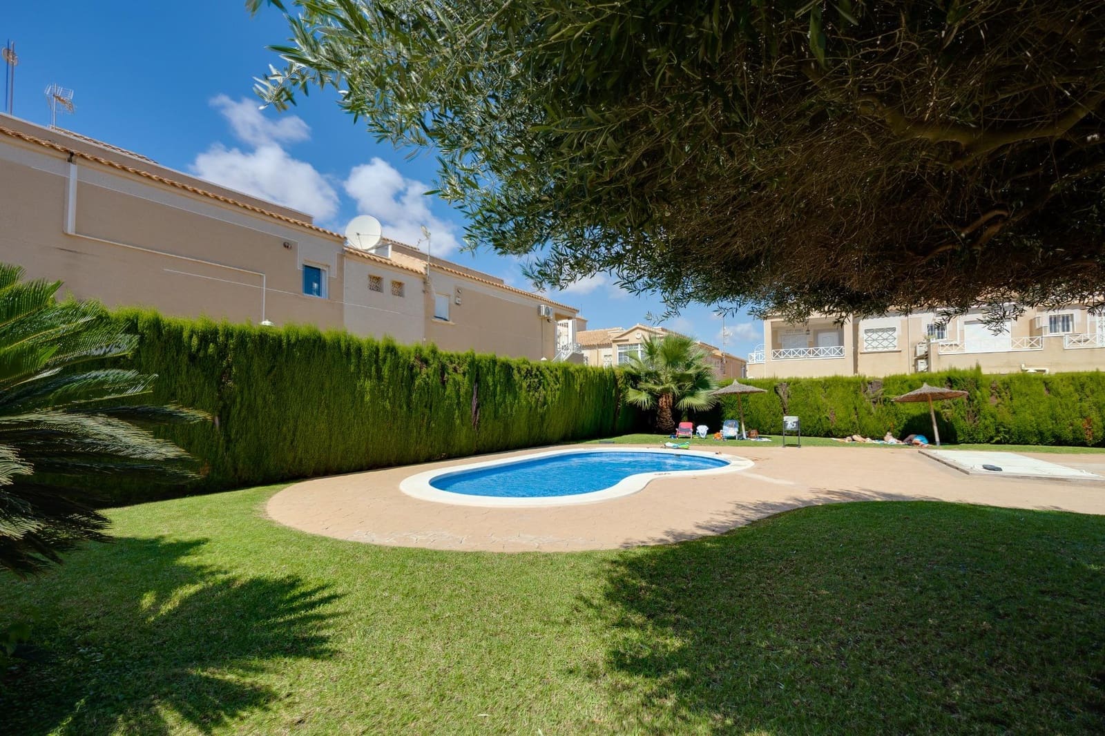 2 soveværelse Villa til salg i Torrevieja med swimmingpool - € 162.000 (Ref: 9462293)