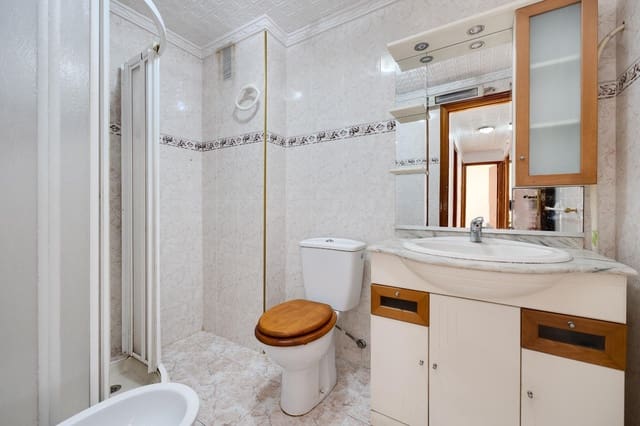 3 bedroom Apartment for sale in Playa del Acequión, Torrevieja with garage - € 159,900 (Ref: 9462296)