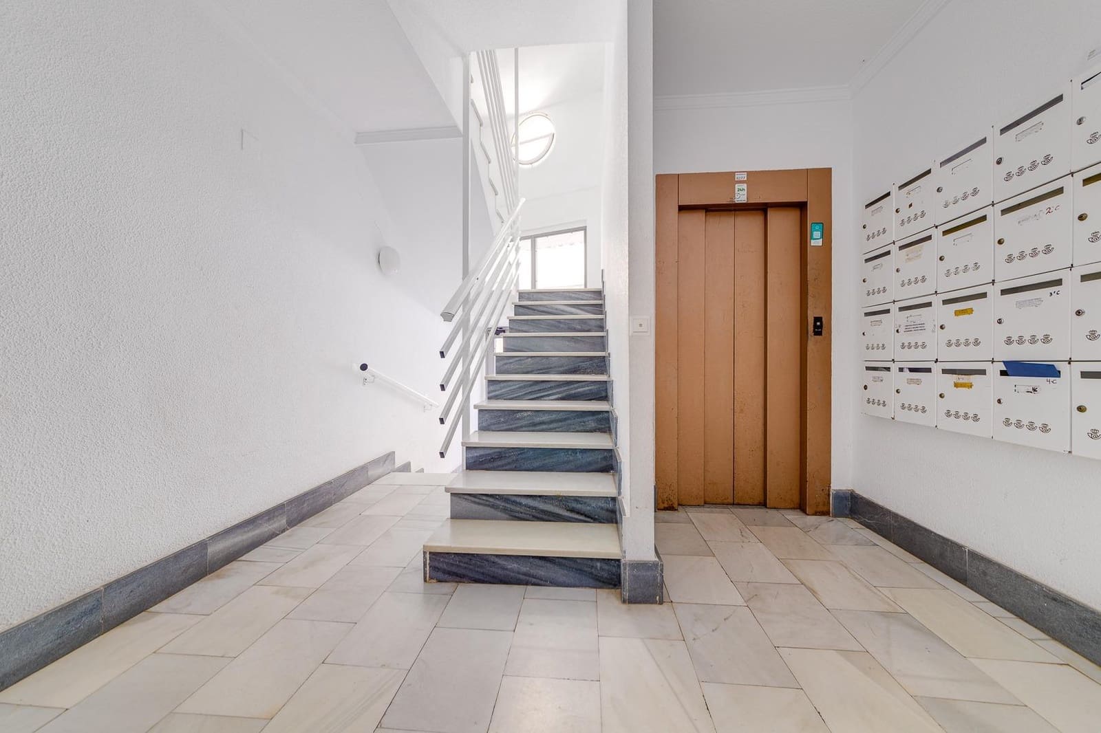 2 slaapkamer Appartement te koop in Torrevieja - € 119.900 (Ref: 9462303)