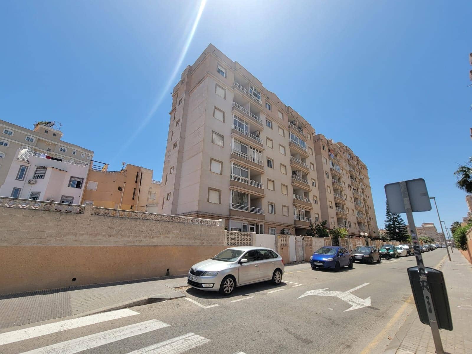 Apartamento de 2 habitaciones en Torrevieja en venta con piscina - 118.900 € (Ref: 9462313)