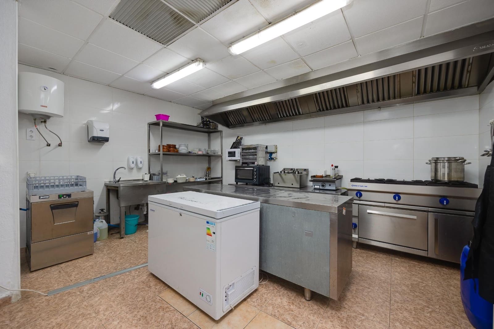 Commercieel te koop in Torrevieja - € 149.900 (Ref: 9462320)