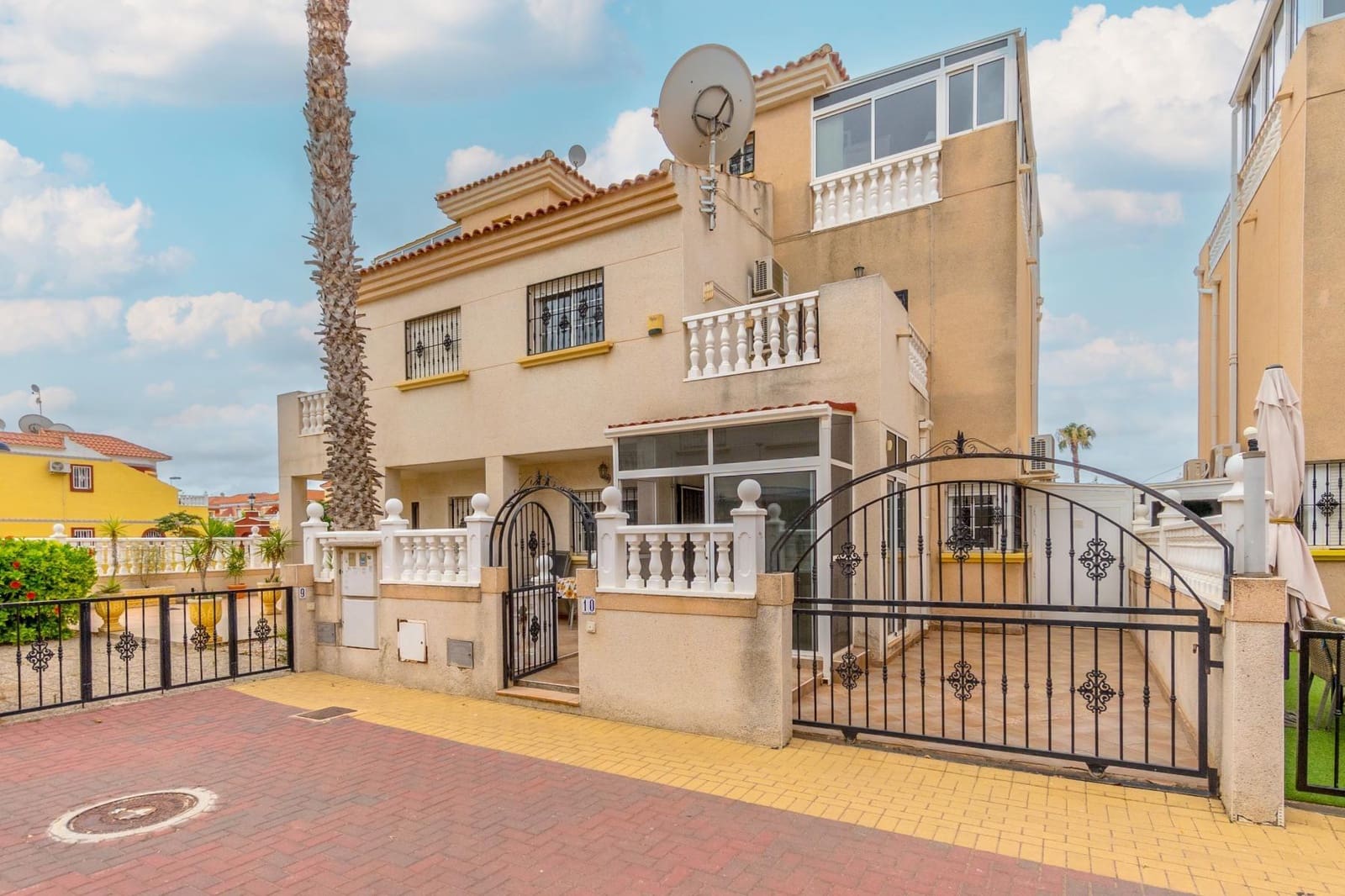 2 quarto Moradia em Banda para venda em Torrevieja com piscina - 165 000 € (Ref: 9462325)