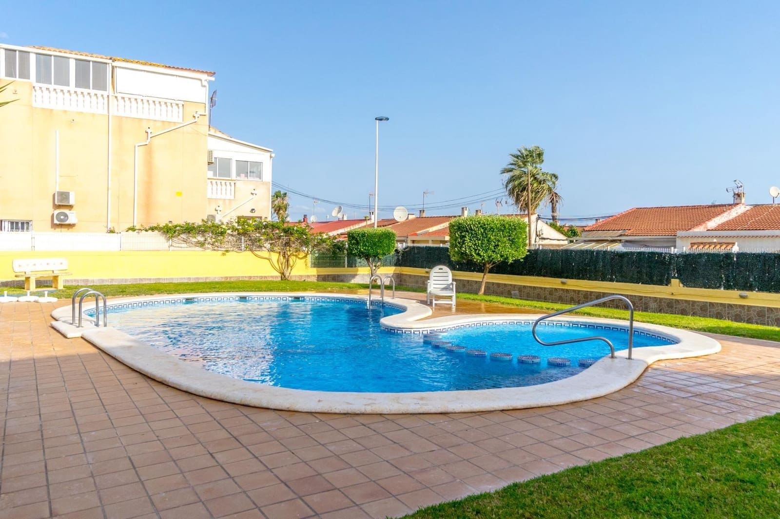 2 quarto Moradia em Banda para venda em Torrevieja com piscina - 165 000 € (Ref: 9462325)