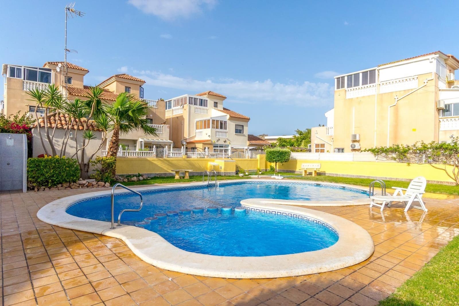 2 quarto Moradia em Banda para venda em Torrevieja com piscina - 165 000 € (Ref: 9462325)