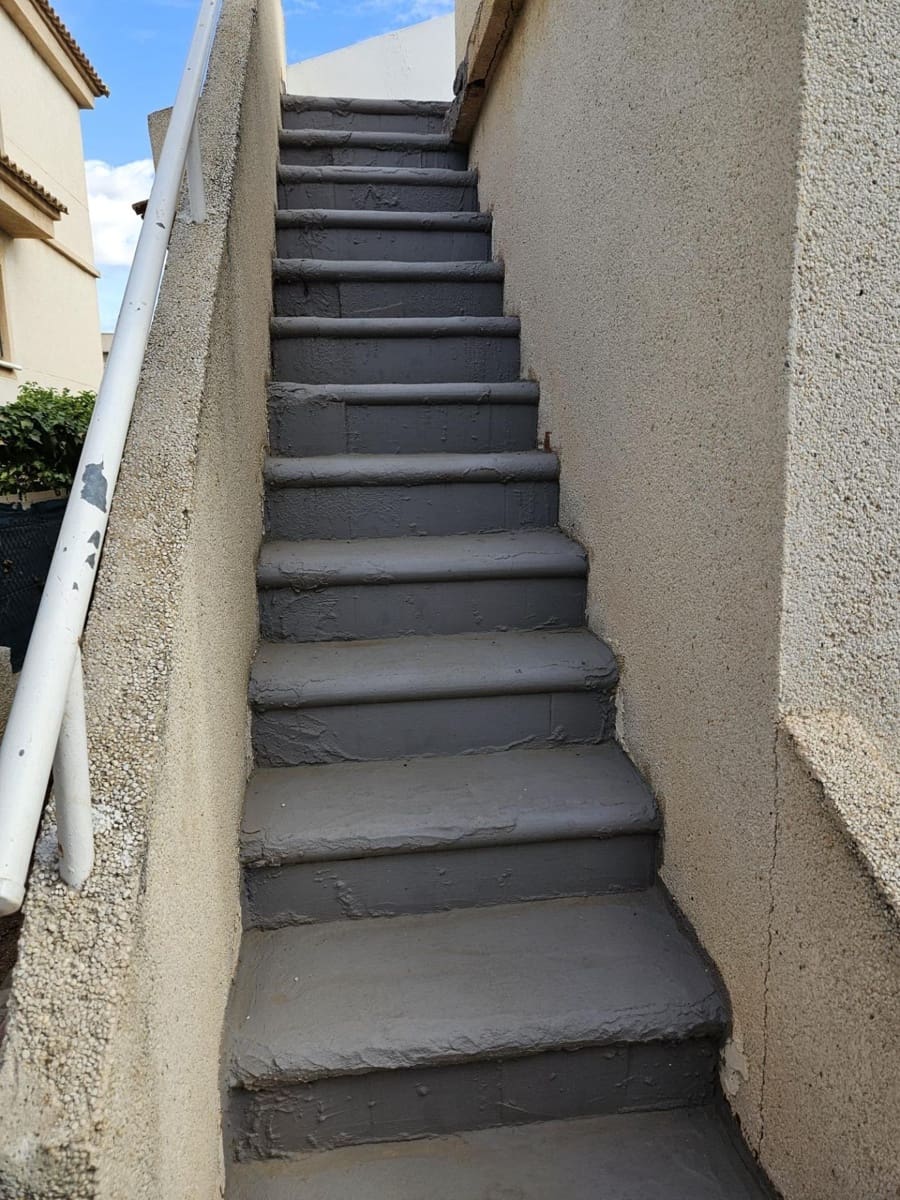 Adosado de 3 habitaciones en Torrevieja en venta con piscina - 144.000 € (Ref: 9462326)