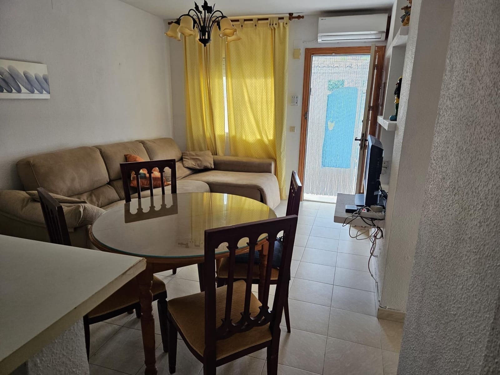 Adosado de 3 habitaciones en Torrevieja en venta con piscina - 144.000 € (Ref: 9462326)