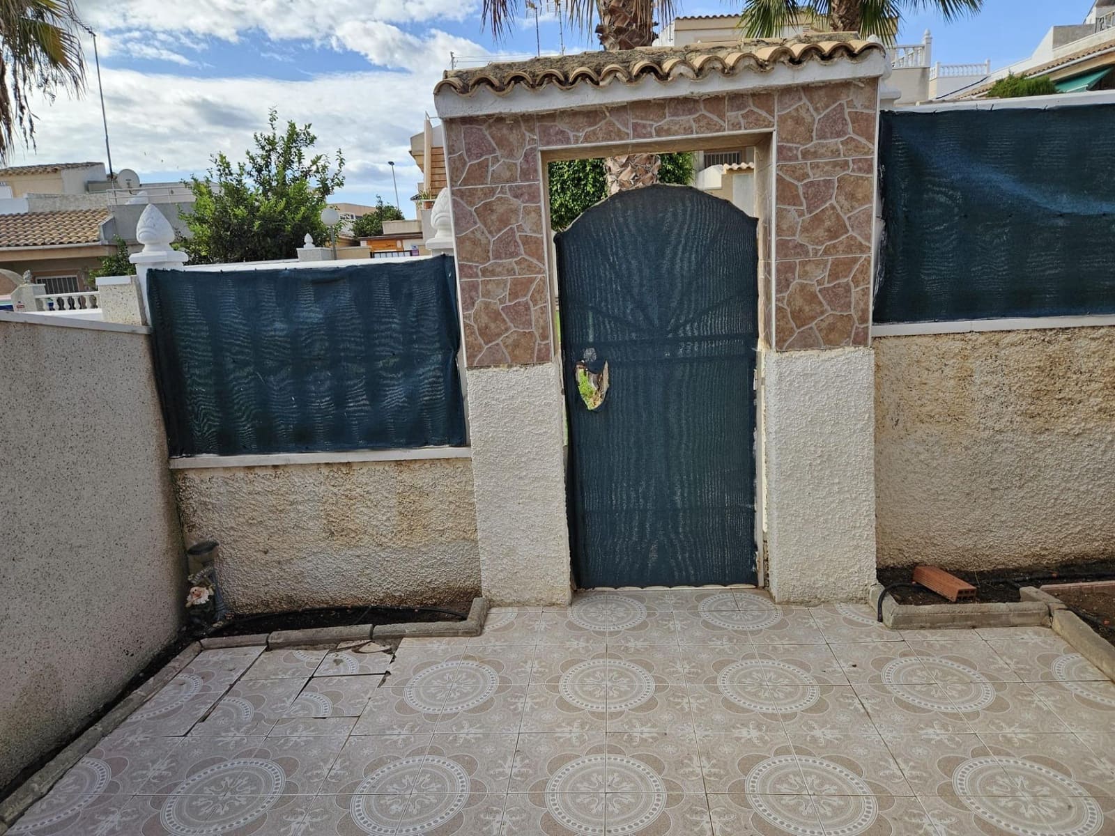 Adosado de 3 habitaciones en Torrevieja en venta con piscina - 144.000 € (Ref: 9462326)