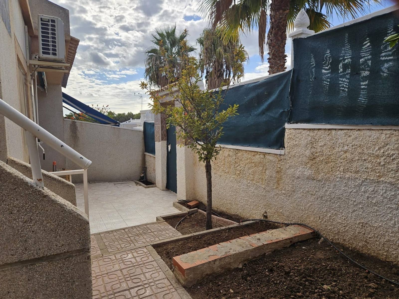 Adosado de 3 habitaciones en Torrevieja en venta con piscina - 144.000 € (Ref: 9462326)