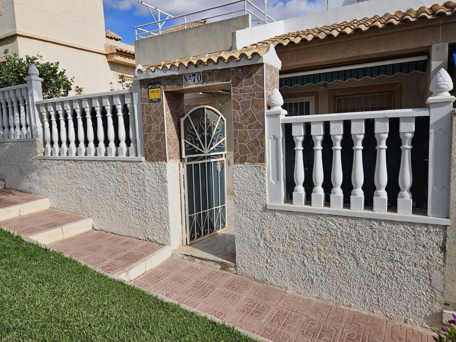 Adosado de 3 habitaciones en Torrevieja en venta con piscina - 144.000 € (Ref: 9462326)
