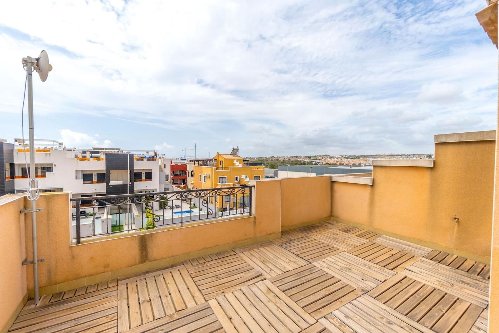 3 soverom Rekkehus til salgs i Los Altos med svømmebasseng - € 219 000 (Ref: 9462328)