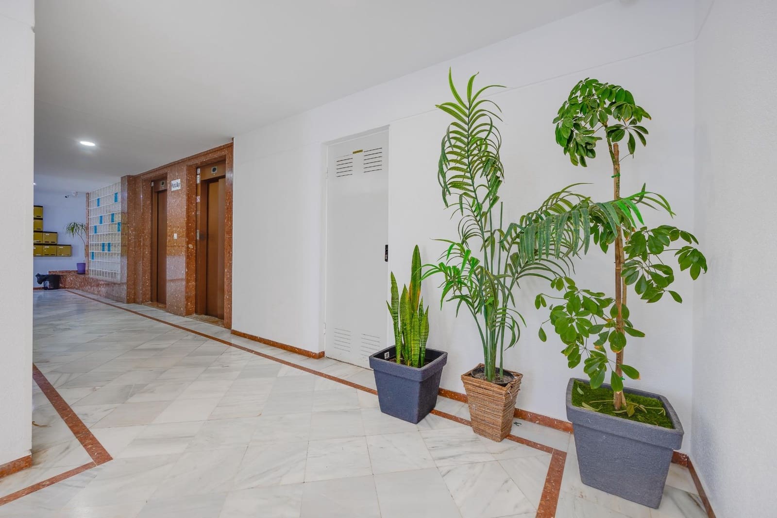 3 bedroom Flat for sale in La Veleta with pool - € 194,900 (Ref: 9462330)