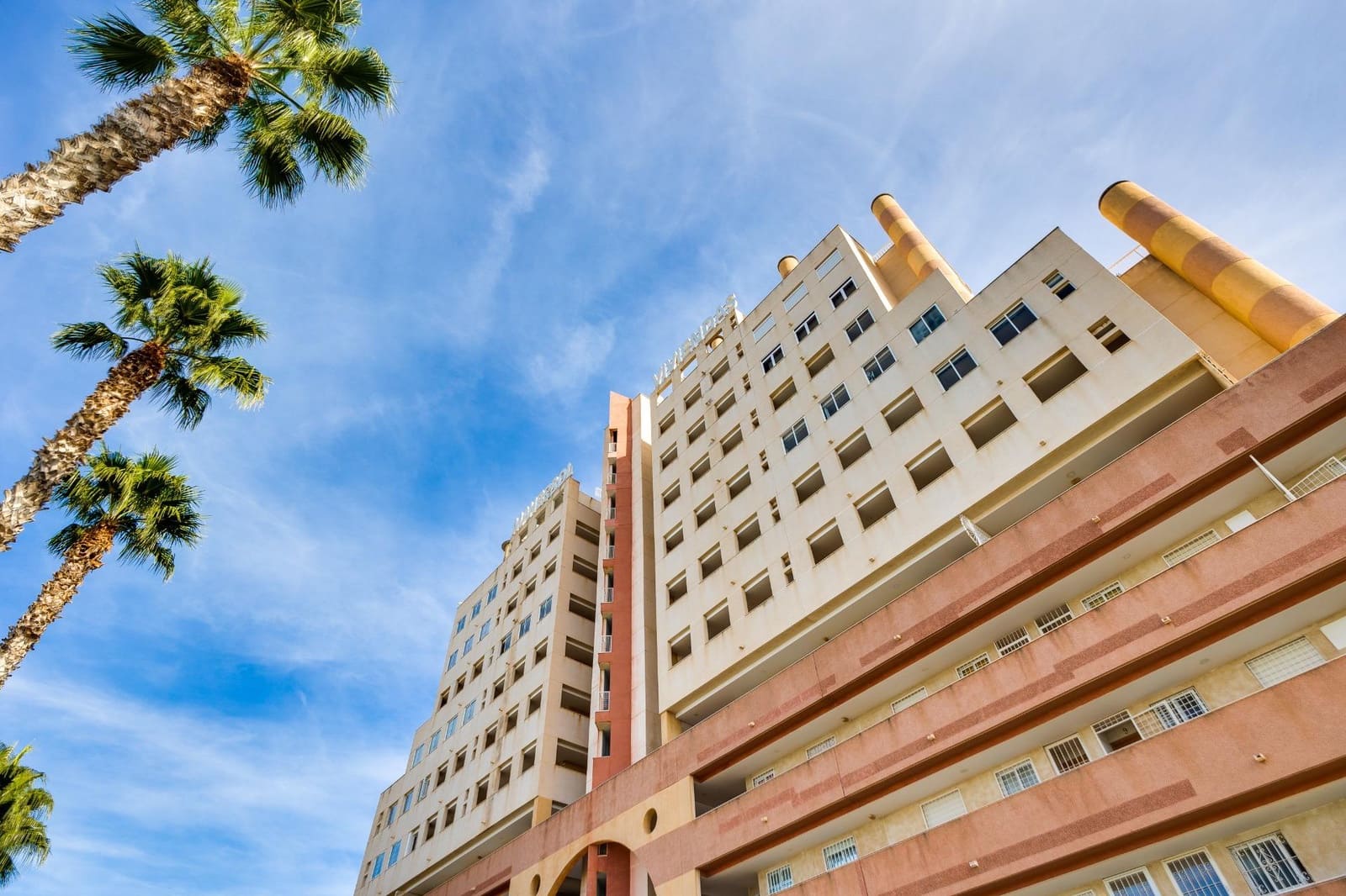 3 bedroom Flat for sale in La Veleta with pool - € 194,900 (Ref: 9462330)