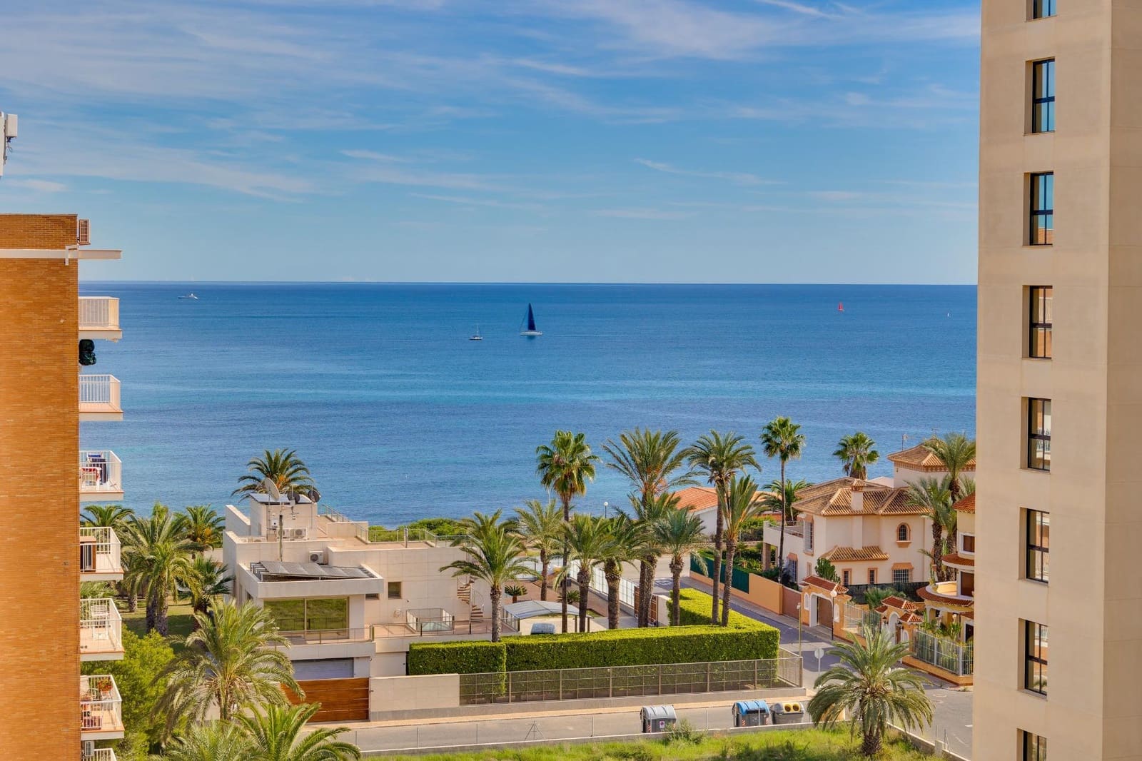 3 bedroom Flat for sale in La Veleta with pool - € 194,900 (Ref: 9462330)