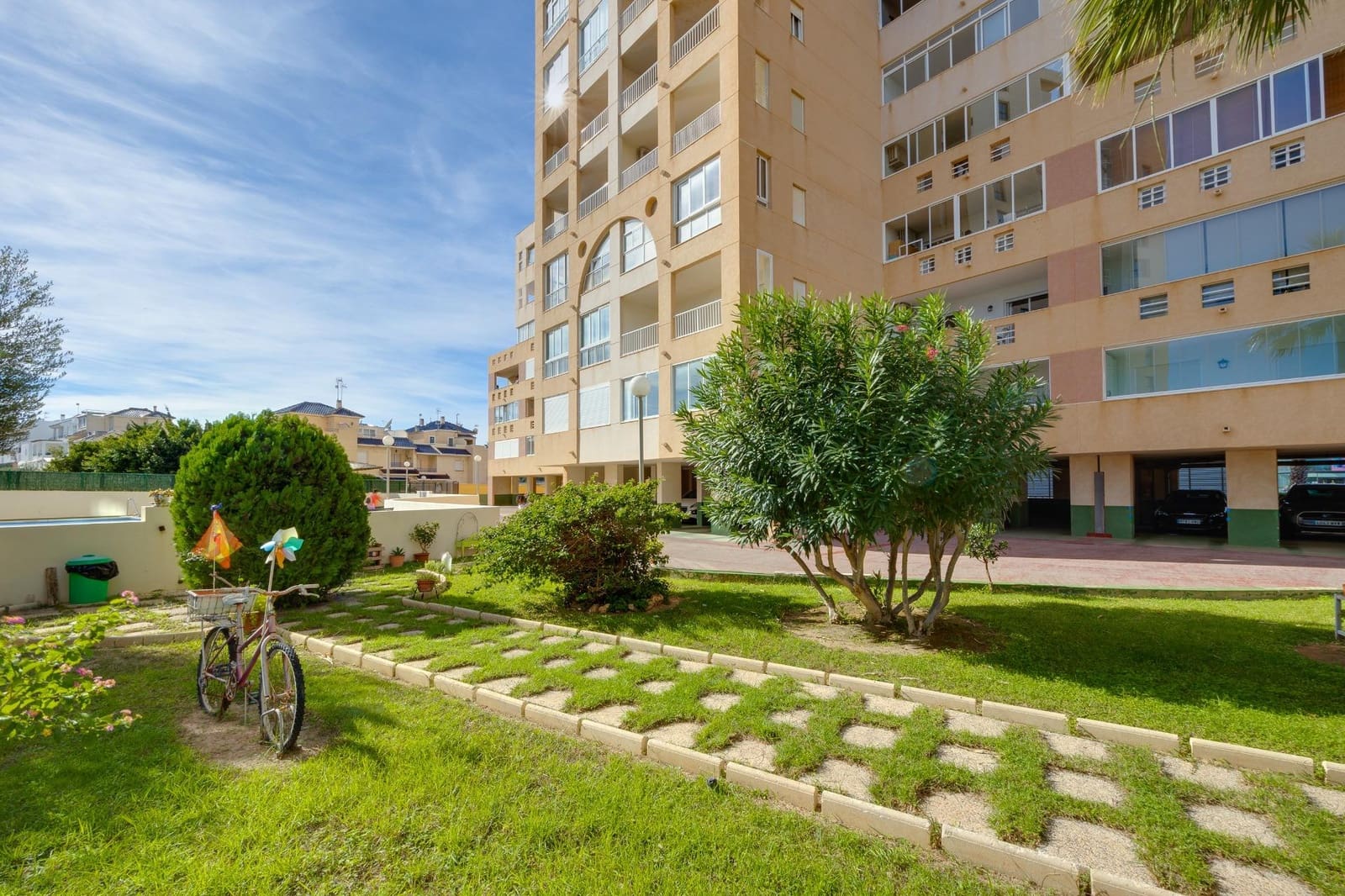 3 bedroom Flat for sale in La Veleta with pool - € 194,900 (Ref: 9462330)
