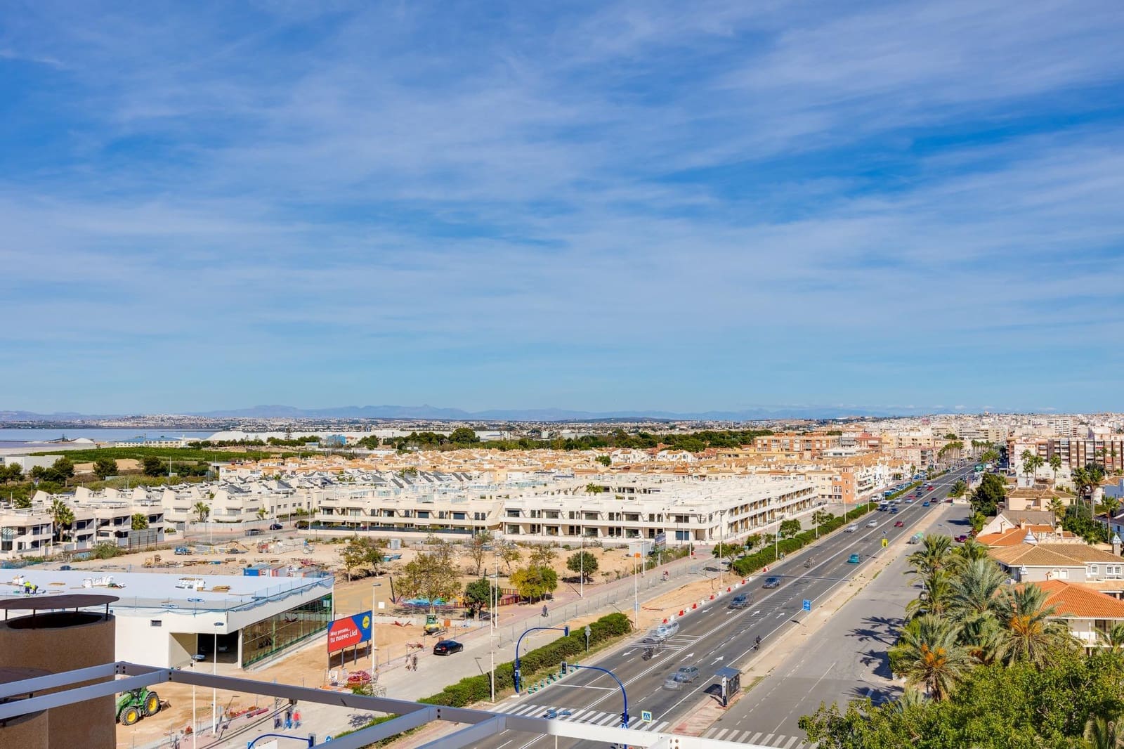 3 bedroom Flat for sale in La Veleta with pool - € 194,900 (Ref: 9462330)