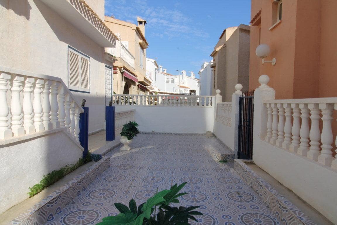 3 soveværelse Rækkehus til salg i Torrevieja med swimmingpool - € 200.000 (Ref: 9462353)