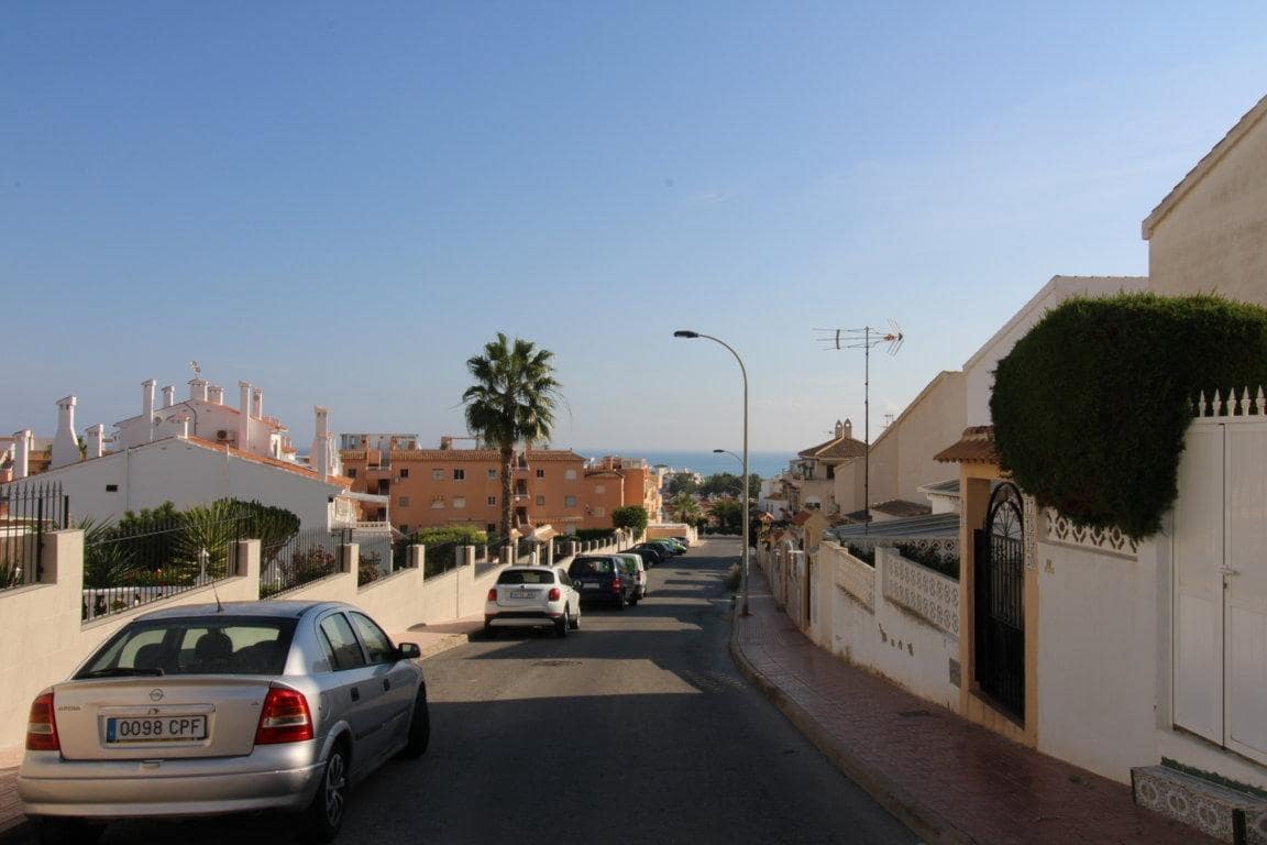 3 soveværelse Rækkehus til salg i Torrevieja med swimmingpool - € 200.000 (Ref: 9462353)
