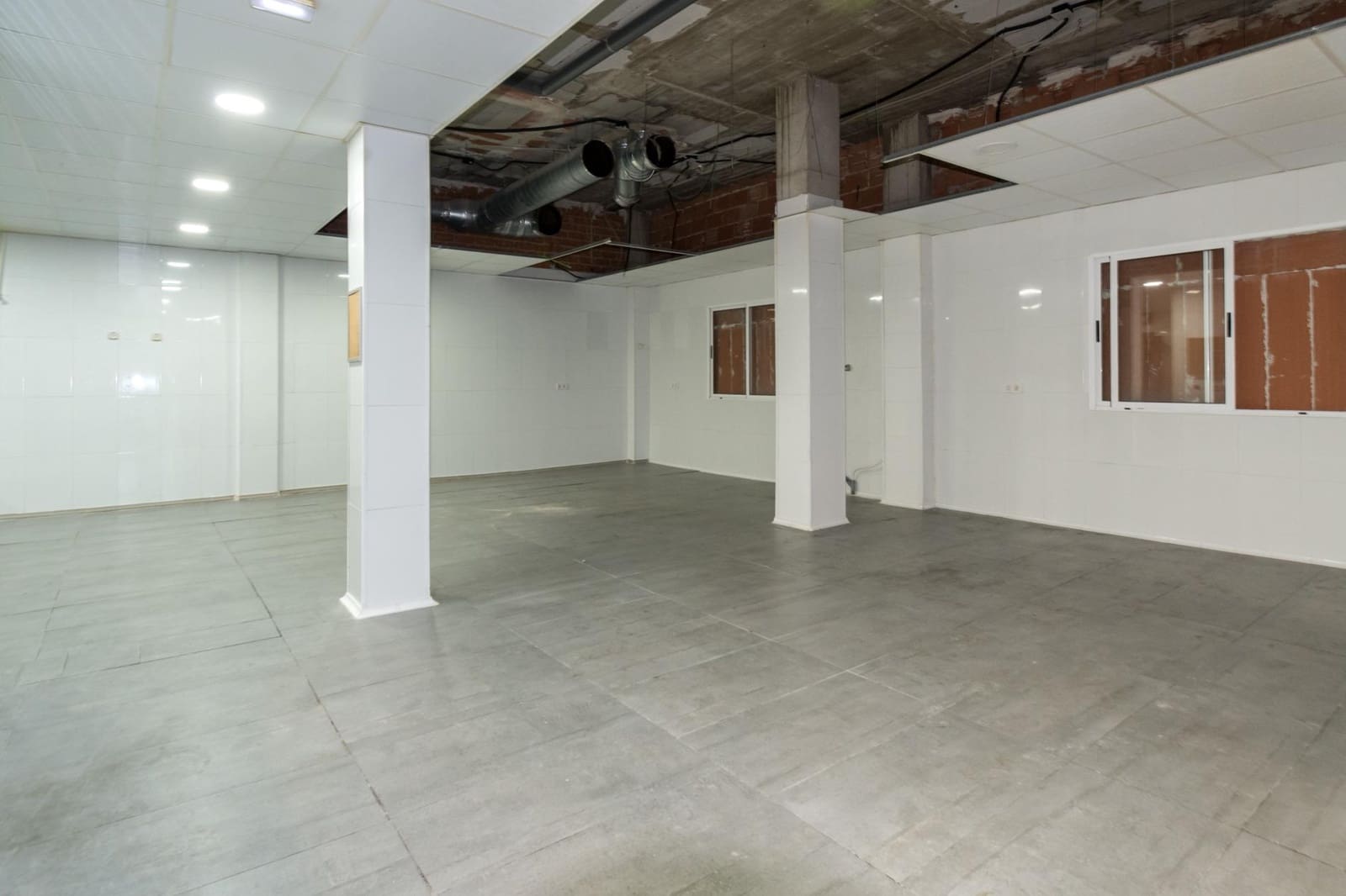 Comercial para venda em Torrevieja - 409 500 € (Ref: 9462361)