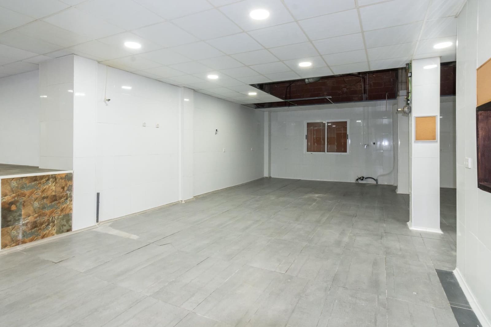 Comercial para venda em Torrevieja - 409 500 € (Ref: 9462361)