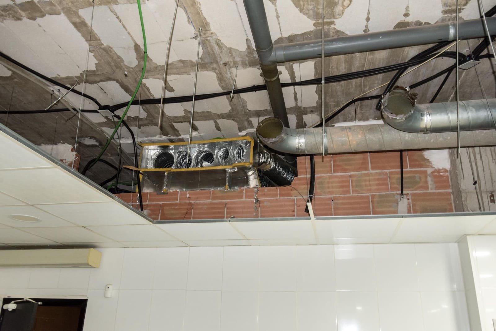 Comercial para venda em Torrevieja - 409 500 € (Ref: 9462361)