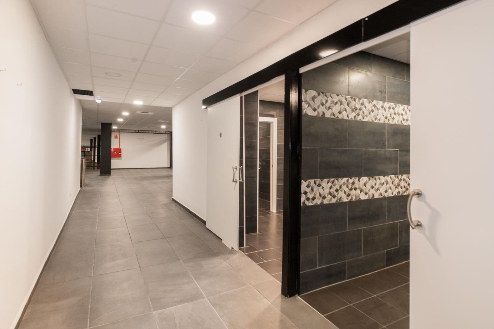 Comercial para venda em Torrevieja - 409 500 € (Ref: 9462361)