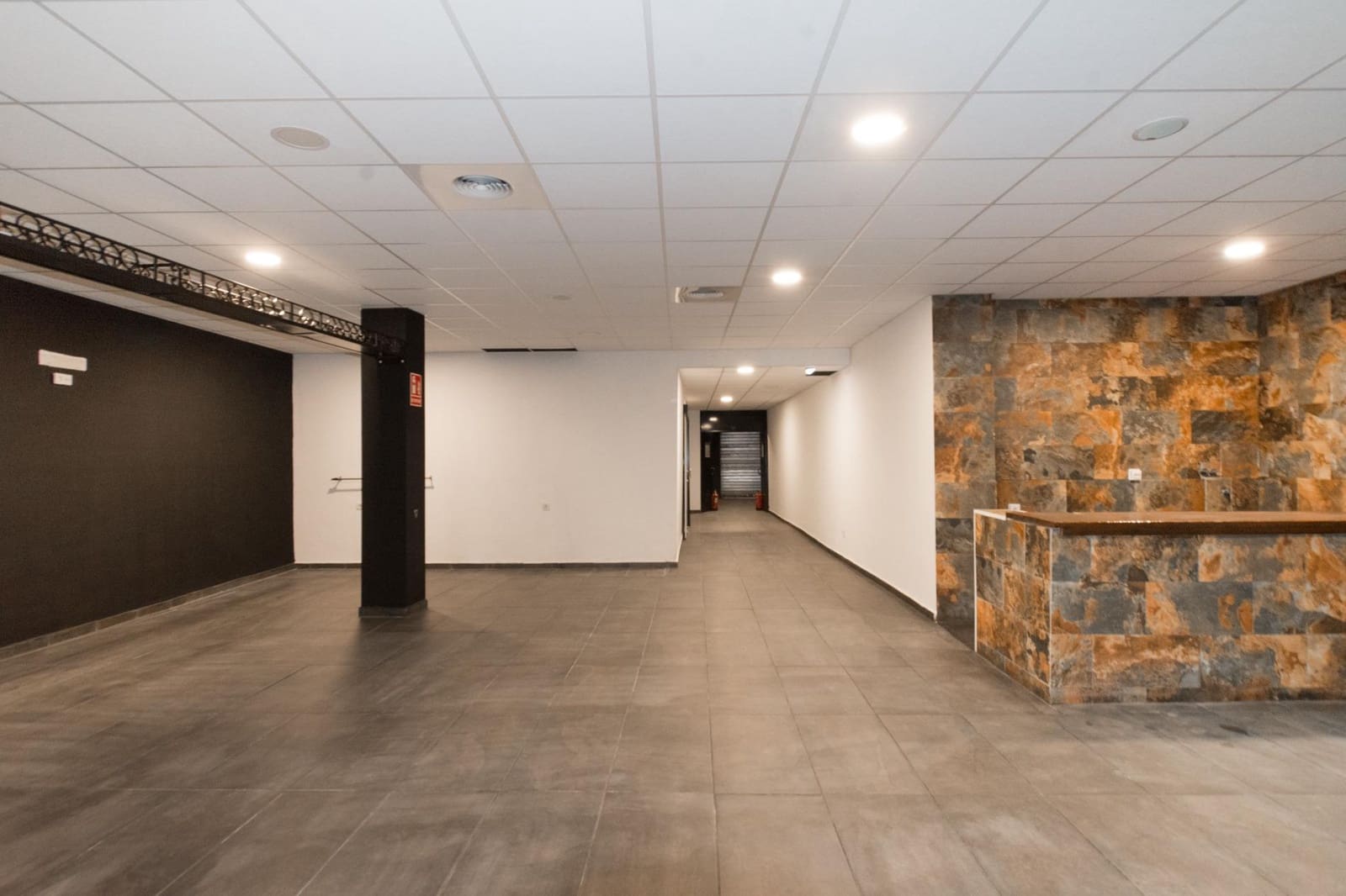 Comercial para venda em Torrevieja - 409 500 € (Ref: 9462361)