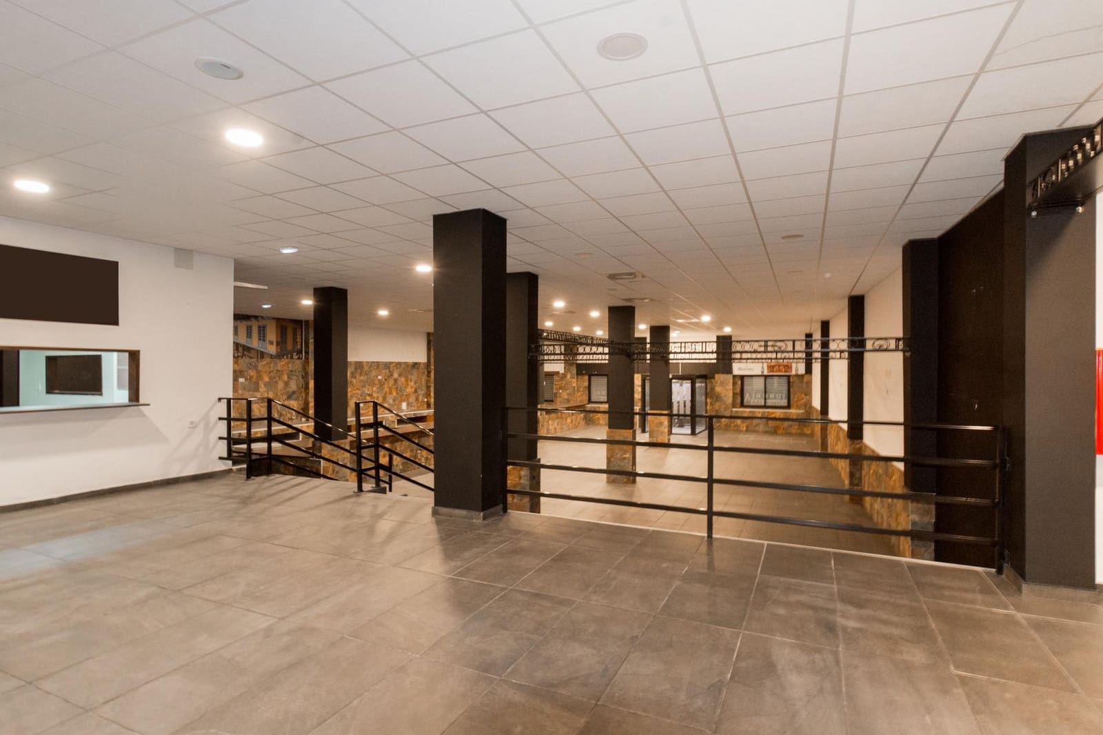 Comercial para venda em Torrevieja - 409 500 € (Ref: 9462361)