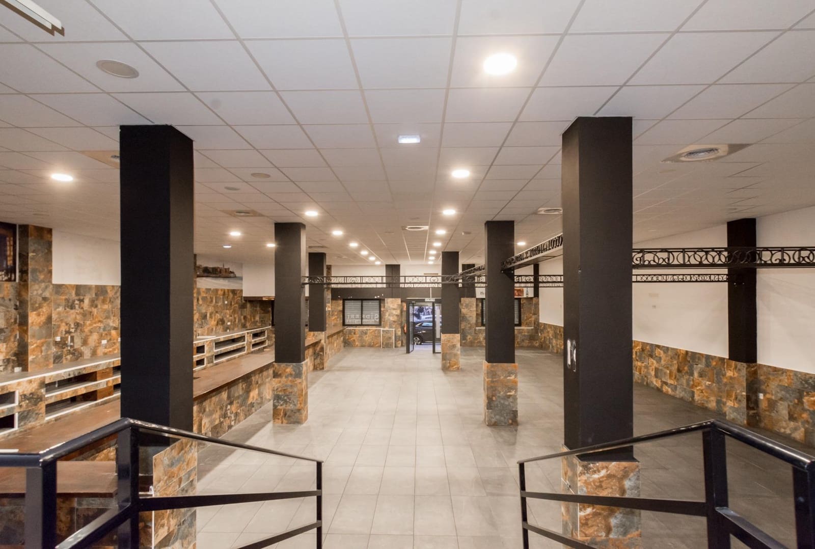 Comercial para venda em Torrevieja - 409 500 € (Ref: 9462361)