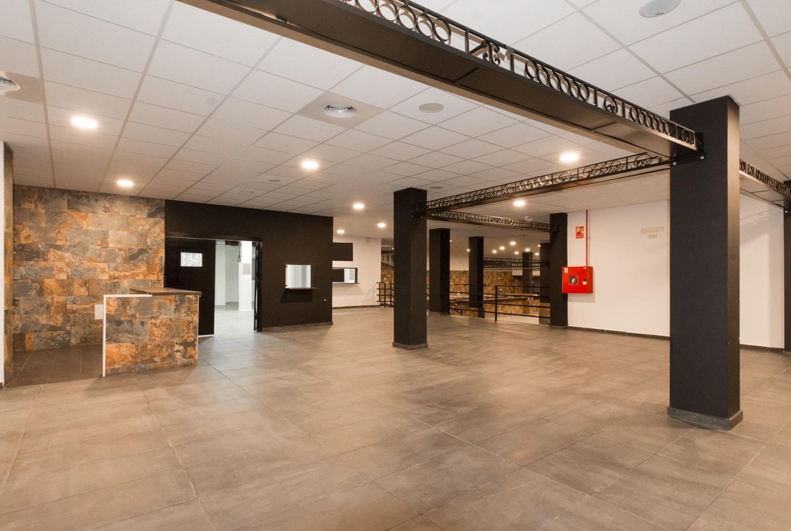 Comercial para venda em Torrevieja - 409 500 € (Ref: 9462361)