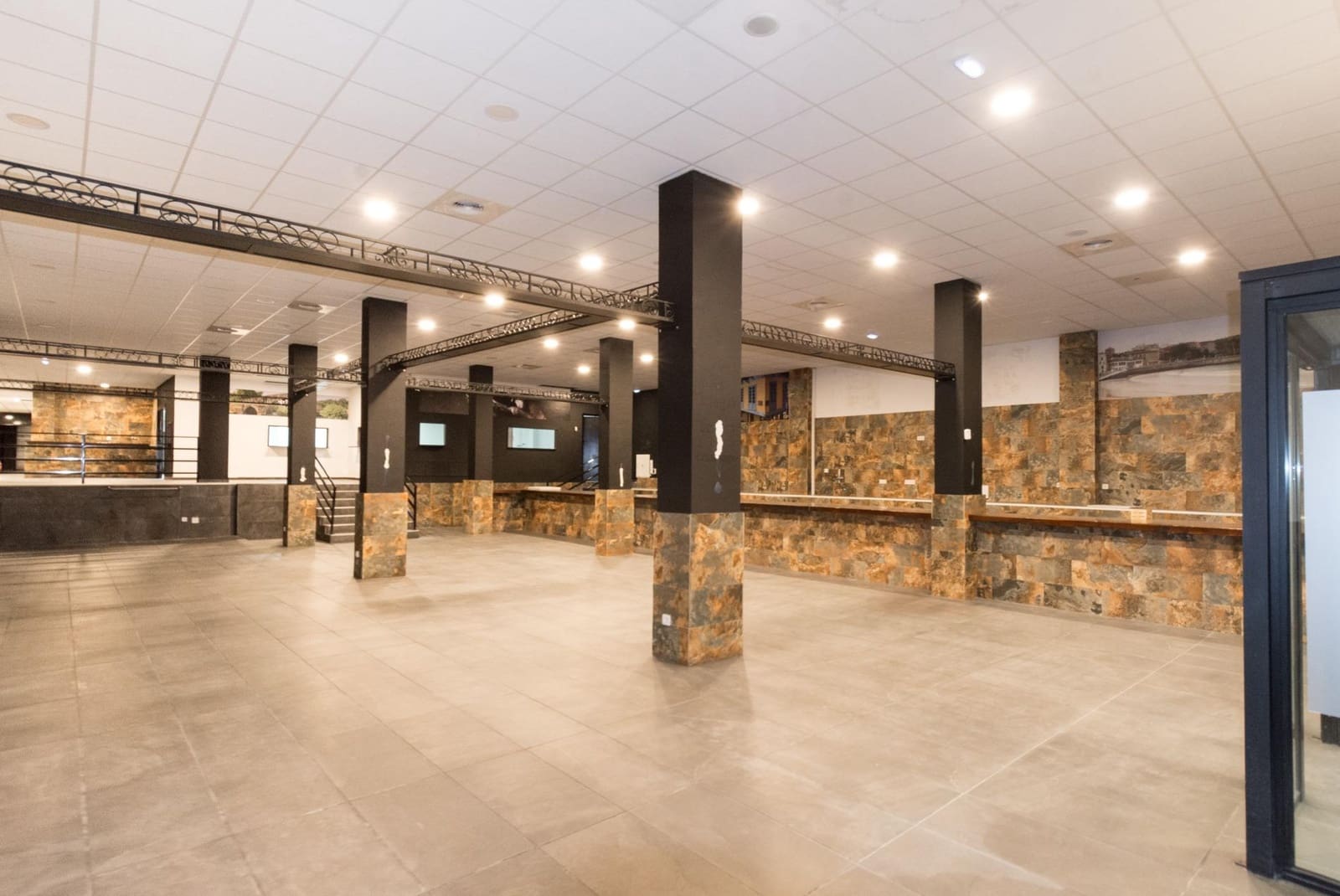 Comercial para venda em Torrevieja - 409 500 € (Ref: 9462361)