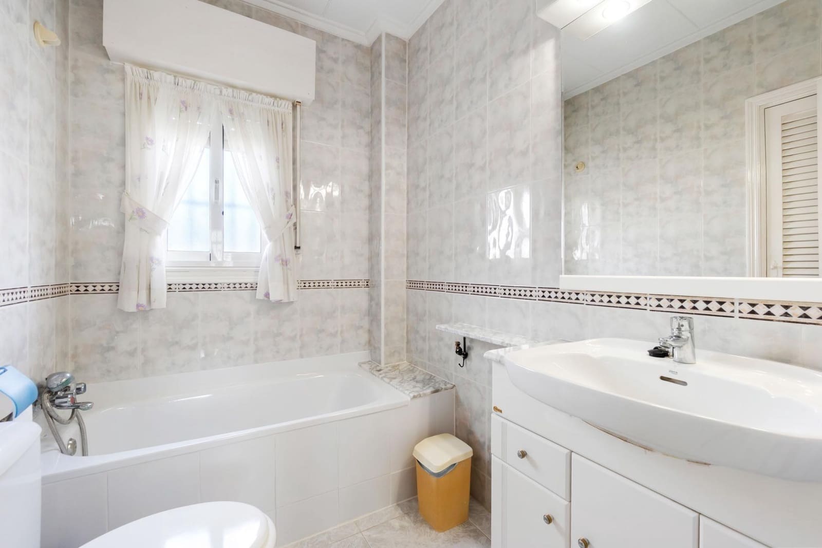 4 chambre Villa/Maison à vendre à Torrevieja avec piscine garage - 549 000 € (Ref: 9462364)